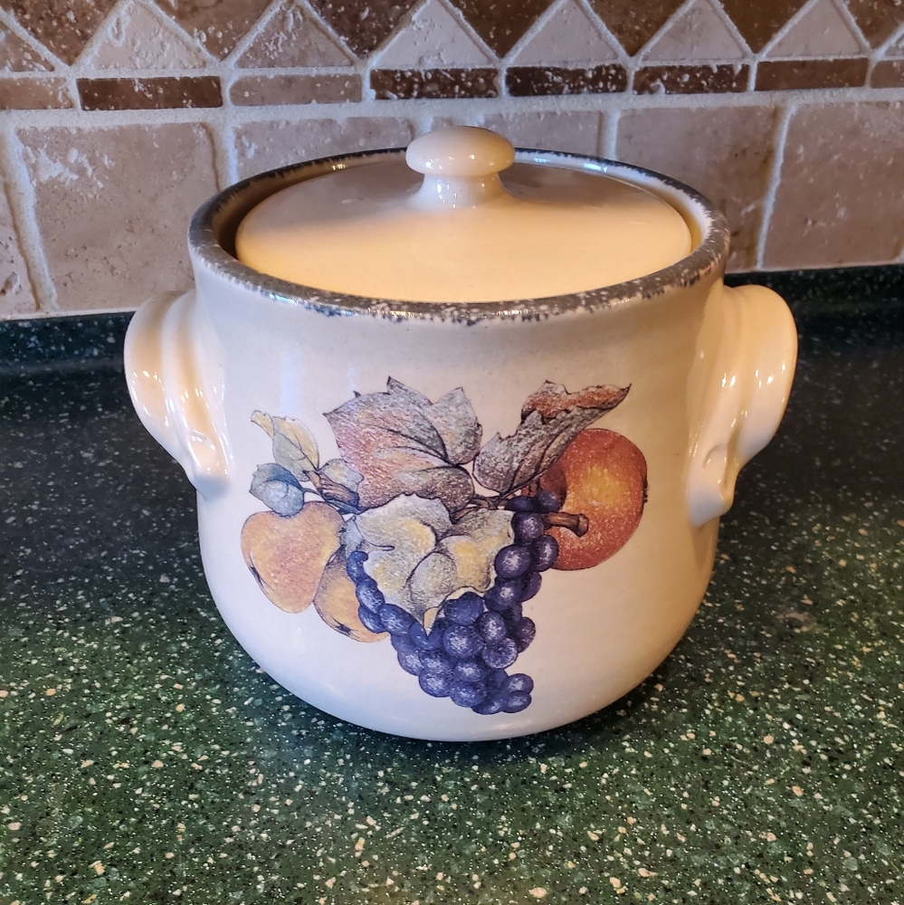 Home and Garden Party bean pot